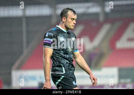 Llanelli, pays de Galles. 8 mai 2021. CAI Evans d'Ospreys lors du match de la coupe Guinness PRO14 Rainbow entre Scarlets et Ospreys au parc y Scarlets à Llanelli, pays de Galles, Royaume-Uni, le 8 mai 2021. Les stades sportifs du Royaume-Uni restent soumis à des restrictions strictes en raison de la pandémie du coronavirus, car les lois de distanciation sociale du gouvernement interdisent aux fans à l'intérieur des lieux, ce qui entraîne des matchs à huis clos. Crédit : Duncan Thomas/Majestic Media/Alay Live News. Banque D'Images