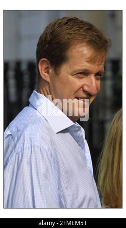 Alastair Campbell à une plaque bleue du patrimoine anglais dévoilant par Nelson Mandela à d'autres combattants de la liberté sud-africains Joe Slovo et Ruth First, qui ont vécu au 13 Lyme Street, Camden, Londres pendant les années aparthied.pic David Sandison 11/7/2003 Banque D'Images