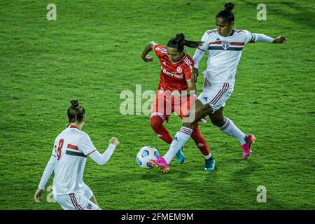 Barueri, Brésil. 08 mai 2021. Giovana dans le match entre São Paulo x Internacional, valable pour le 6ème tour du championnat brésilien de la série A1 de 2021 femmes. Le match aura lieu le soir de ce samedi (8), à l'Arena Barueri, dans la ville de Barueri, dans le Grand São Paulo. Crédit: Van Campos/FotoArena/Alamy Live News Banque D'Images