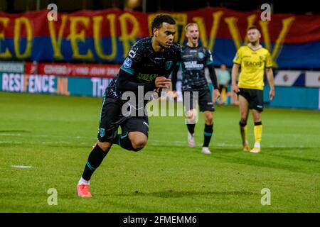 VENLO, PAYS-BAS - MAI 8: Cyril Ngonge de RKC Waalwijk vient de marquer ses côtés troisième but lors du match néerlandais Eredivisiie entre VVV Venlo et RKC Waalwijk à Covebo Stadion - de Koel le 8 mai 2021 à Venlo, pays-Bas (photo de Joris Verwijst/Orange Pictures) Banque D'Images