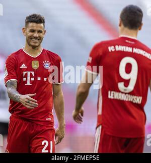 Jubel: Lucas Hernandez (Muenchen), Robert Lewandowski (Muenchen) Bayern München - Borussia Mönchengladbach 08.05.2021, Fussball, 1. Bundesliga, saison Banque D'Images