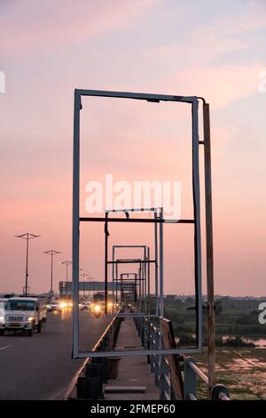 Une prise de vue en soirée de l'autoroute du MDN, Delhi, Inde. Banque D'Images