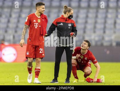 Lucas Hernandez (Muenchen), Teammanagerin Kathleen Krüger, Benjamin Pavard (Muenchen) Bayern München - Borussia Mönchengladbach 08.05.2021, Fussball, Banque D'Images