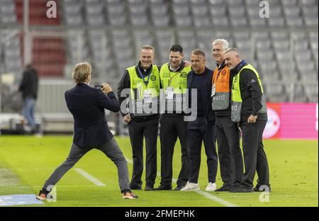 Erinnerungsfoto: Trainer Hansi Flick (Muenchen) mit Ordnern Bayern München - Borussia Mönchengladbach 08.05.2021, Fussball, 1. Bundesliga, saison 2020 Banque D'Images