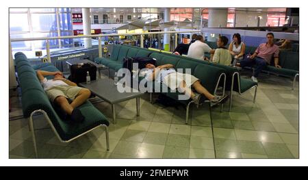 Aéroport de Gatwick où les vols ont été retardés en raison d'une grève Par le contrôle de la circulation aérienne à Frabce et dans d'autres pays européens.pic David Sandison 19/6/2002 Banque D'Images