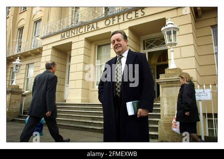 Aller avec l'histoire de Mathew Beard en comparant les années précédentes a annulé Cheltenham Gold Cup Festival à cette année Conseiller Hedley Thompson.pic David Sandison 6/3/2002 Banque D'Images