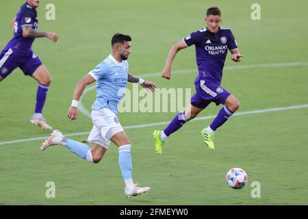 Orlando, Floride, États-Unis. 8 mai 2021: Valentin CASTELLANOS, milieu de terrain de New York City (11), fait le jeu pendant le match Orlando City Soccer contre New York City FC au stade Exploria d'Orlando, FL, le 8 mai 2021. Crédit : Cory Knowlton/ZUMA Wire/Alay Live News Banque D'Images