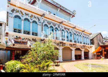 Sanctuaire de la lumière sereine sur Phang Nga Road dans la vieille ville de Phuket BHZ Banque D'Images