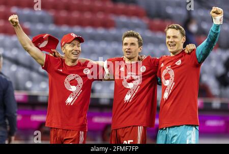 Jubel: Robert Lewandowski (Muenchen) Thomas Mueller (Muenchen) Torwart Manuel Neuer (Muenchen) dans le match FC BAYERN MUENCHEN - BORUSSIA MOENCHENGLADBACH 6-0 1.Ligue allemande de football le 8 mai 2021 à Munich, Allemagne saison 2020/2021, match jour 32, 1.Bundesliga, FCB, München, 32.Spieltag, © Peter Schatz / Alamy Live News / Moritz Müller/Pool - la RÉGLEMENTATION DFL INTERDIT TOUTE UTILISATION DE PHOTOGRAPHIES comme SÉQUENCES D'IMAGES et/ou QUASI-VIDÉO - Banque D'Images
