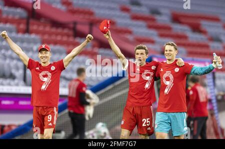 Jubel: Robert Lewandowski (Muenchen) Thomas Mueller (Muenchen) Torwart Manuel Neuer (Muenchen) dans le match FC BAYERN MUENCHEN - BORUSSIA MOENCHENGLADBACH 6-0 1.Ligue allemande de football le 8 mai 2021 à Munich, Allemagne saison 2020/2021, match jour 32, 1.Bundesliga, FCB, München, 32.Spieltag, © Peter Schatz / Alamy Live News / Moritz Müller/Pool - la RÉGLEMENTATION DFL INTERDIT TOUTE UTILISATION DE PHOTOGRAPHIES comme SÉQUENCES D'IMAGES et/ou QUASI-VIDÉO - Banque D'Images