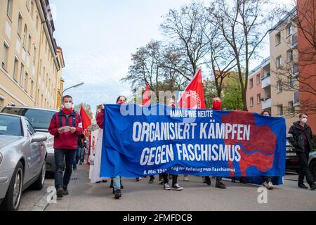 Env. 300 Menschen versammelten sich am 8. Mai 2021 à München, dem 76. Jahrestag der Befreiung Deutschlands vom Nationalsozialimus und dem Kriegsende. Sie demonstrierten gegen rechtsextreme Strukturen in den Sicherheitsbehörden, die AfD und Querdenken. * 300 personnes se sont rassemblées à une manifestation le 8 2021 mai, le 76e anniversaire de la libération de l'Allemagne du fascisme et de la fin de la Seconde Guerre mondiale Ils ont protesté contre les structures d'extrême droite dans l'armée et la police allemandes, l'AfD et les penseurs latéraux. (Photo par Alexander Pohl/Sipa USA) crédit: SIPA USA/Alay Live News Banque D'Images