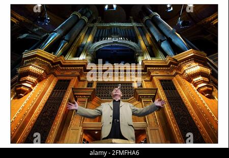 Martin Neary jouera les premières notes des 2004 BBC Proms, sur le tout nouveau 150 tonnes Royal Albert Hall orgue.pic David Sandison 15/6/2004 Banque D'Images