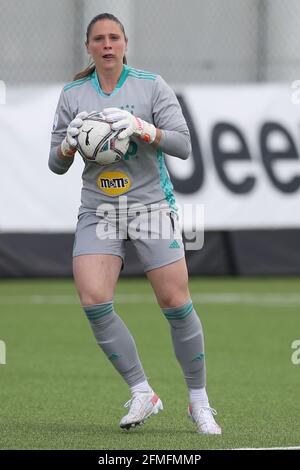 Turin, Italie, le 8 mai 2021. Laura Giuliani de Juventus pendant le match de la série A Femminile au centre de formation de Juventus, à Turin. Le crédit photo devrait se lire: Jonathan Moscrop / Sportimage Banque D'Images