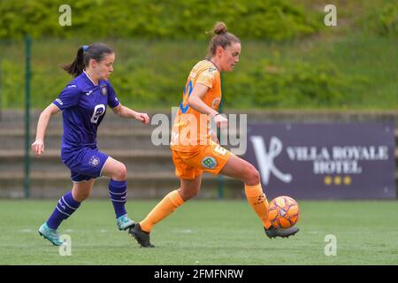 Stefania Vatafu (10) d'Anderlecht et Chloe Vande Velde (10) de AA Gent photographié pendant un match de football féminin entre RSC Anderlecht Dames et AA Gent Dames le cinquième jour de match de la première saison de la Super League belge de Womens 2020 - 2021 , samedi 8 mai 2021 à Bruxelles , Belgique . PHOTO SPORTPIX.BE | SPP | STIJN AUDOOREN * ne pas utiliser ni vendre en Belgique * Banque D'Images