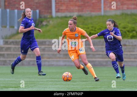 Chloe Vande Velde (10) de AA Gent et Stefania Vatafu (10) d'Anderlecht photographiés lors d'un match de football féminin entre RSC Anderlecht Dames et AA Gent Dames le cinquième jour de match de la première saison de la Super League belge de Womens 2020 - 2021 , samedi 8 mai 2021 à Bruxelles , Belgique . PHOTO SPORTPIX.BE | SPP | STIJN AUDOOREN * ne pas utiliser ni vendre en Belgique * Banque D'Images