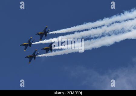 Fort Lauderdale, Floride, États-Unis. 08 mai 2021. Les Blue Angels Boeing F/A-18 Super Hornets de la U.S. Navy sont vus lors du salon de l'air de fort Lauderdale à fort Lauderdale Beach le 8 mai 2021 à fort Lauderdale, en Floride. Crédit : Mpi04/Media Punch/Alamy Live News Banque D'Images