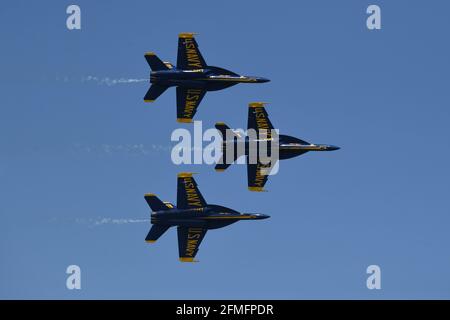 Fort Lauderdale, Floride, États-Unis. 08 mai 2021. Les Blue Angels Boeing F/A-18 Super Hornets de la U.S. Navy sont vus lors du salon de l'air de fort Lauderdale à fort Lauderdale Beach le 8 mai 2021 à fort Lauderdale, en Floride. Crédit : Mpi04/Media Punch/Alamy Live News Banque D'Images