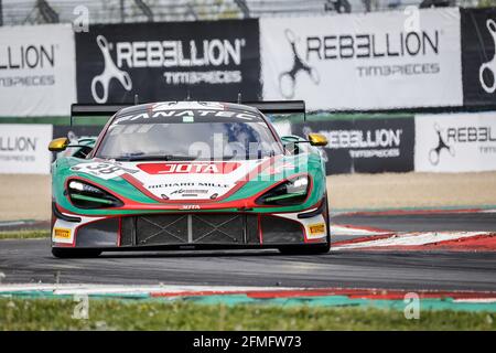 38 Wilkinson Oliver (gbr), Barnicoat Ben (gbr), Jota, McLaren 720 S GT3, action lors de la 2ème série du Fanatec GT World Challenge Europe 2021 Powered by AWS, du 6 au 9 mai 2021 sur le circuit de Nevers Magny-cours, Magny-cours, France - photo Paulo Maria / DPPI / LiveMedia Banque D'Images