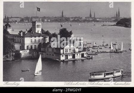 Carte postale noire et blanche vintage de Das Fährhaus à Hambourg Uhlenhorst, années 1930. Banque D'Images