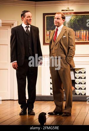 Robert Webb (Bertie Wooster) et Mark Heap (Jeeves) prennent la relève de Jeeves et Wooster dans des absurdités parfaites, au Duke of York's Theatre, St Martin's Lane - Londres Banque D'Images