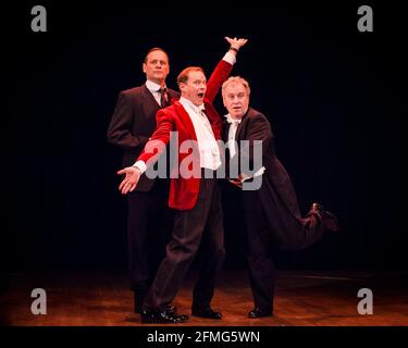 Robert Webb (Bertie Wooster) et Mark Heap (Jeeves) prennent la relève de Jeeves et Wooster dans des absurdités parfaites, au Duke of York's Theatre, St Martin's Lane - Londres Banque D'Images