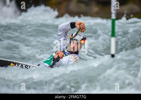 Ivrea, Turin, Italie. 9 mai 2021. Championnat d'Europe de canoë-slalom 2021 de l'ECA (et qualification olympique). Dans la photo 1 Sideris TASIADIS (GER) C1M. Damiano Benedetto/ Alamy Live News Banque D'Images