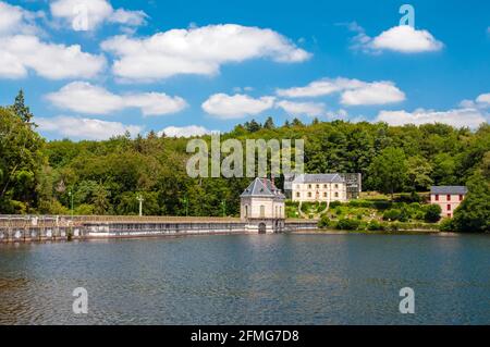 Le barrage de le lac artificiel de Settons, Parc Naturel Régional du Morvan, Nièvre (58), Bourgogne, France Banque D'Images