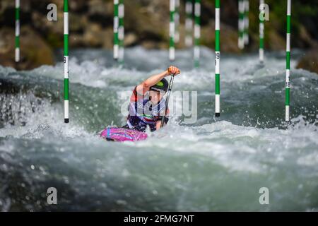 Ivrea, Turin, Italie. 9 mai 2021. Championnat d'Europe de canoë-slalom 2021 de l'ECA (et qualification olympique). Sur la photo 5 Kimberley WOODS (GBR) C1W. Damiano Benedetto/ Alamy Live News Banque D'Images