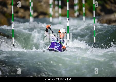 Ivrea, Turin, Italie. 9 mai 2021. Championnat d'Europe de canoë-slalom 2021 de l'ECA (et qualification olympique). Sur la photo 2 Andrea HERZOG (GER) C1W. Damiano Benedetto/ Alamy Live News Banque D'Images