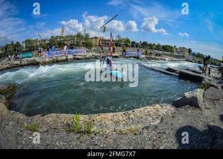 Ivrea, Turin, Italie. 9 mai 2021. Championnat d'Europe de canoë-slalom 2021 de l'ECA (et qualification olympique). Sur la photo 11 Lena STOECKLIN (GER) C1W. Damiano Benedetto/ Alamy Live News Banque D'Images