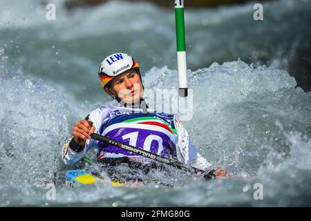 Ivrea, Turin, Italie. 9 mai 2021. Championnat d'Europe de canoë-slalom 2021 de l'ECA (et qualification olympique). Sur la photo 10 Elena APEL (GER) C1W. Damiano Benedetto/ Alamy Live News Banque D'Images