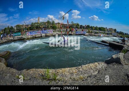 Ivrea, Turin, Italie. 9 mai 2021. Championnat d'Europe de canoë-slalom 2021 de l'ECA (et qualification olympique). Sur la photo 2 Andrea HERZOG (GER) C1W. Damiano Benedetto/ Alamy Live News Banque D'Images