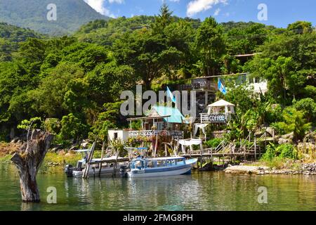 San Juan la Laguna est une petite ville située sur une colline, sur la rive du Lago de Atitlan, au Guatemala Banque D'Images