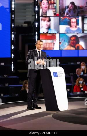 09 mai 2021, France, Straßburg: Emmanuel Macron (en Marche), Président de la France, prend la parole lors de la cérémonie d'ouverture de la Conférence sur l'avenir de l'Europe au Parlement européen. Après des mois de préparation, la conférence sur l'avenir de l'Europe est officiellement lancée aujourd'hui. La conférence, qui doit se tenir jusqu'au printemps 2022, s'appuie également sur des dialogues avec les citoyens, y compris via une plate-forme en ligne. (Vers dpa "avenir de l'Europe: Lancement de la conférence de réforme à Strasbourg") photo: Philipp von Ditfurth/dpa Banque D'Images