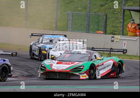 38 Wilkinson Oliver (gbr), Barnicoat Ben (gbr), Jota, McLaren 720 S GT3, action lors de la 2ème série du Fanatec GT World Challenge Europe 2021 Powered by AWS, du 6 au 9 mai 2021 sur le circuit de Nevers Magny-cours, Magny-cours, France - photo François Flamand / DPPI Banque D'Images