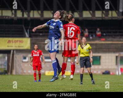 Andernach, Allemagne. 09e mai 2021. Kathrin Schermuly (5 SG 99 Andernach) et Amélie Schuster (16 FC Bayern Munich II) vont monter pour un cueilleur pendant le 2. Match de Bundesliga entre SG 99 Andernach et FC Bayern Munich II au stade Andernach à Andernach, Allemagne. Crédit: SPP Sport presse photo. /Alamy Live News Banque D'Images