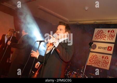 Westlife joue un concert de Cash for Kids au Park Hotel, Kilmarnock. 12 décembre 2004 Banque D'Images