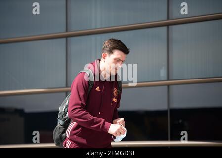 Birmingham, Royaume-Uni. 9 mai 2021. Harry Maguire est vu ici, laissant un hôtel avant un match du dimanche contre Aston Villa. Il a été forcé de quitter le terrain après des blessures. Crédit : Ryan Underwood/Alay Live News Banque D'Images