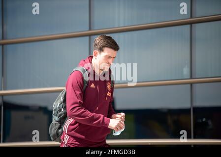 Birmingham, Royaume-Uni. 9 mai 2021. Harry Maguire est vu ici, laissant un hôtel avant un match du dimanche contre Aston Villa. Il a été forcé de quitter le terrain après des blessures. Crédit : Ryan Underwood/Alay Live News Banque D'Images