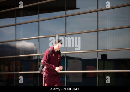 Birmingham, Royaume-Uni. 9 mai 2021. Harry Maguire est vu ici, laissant un hôtel avant un match du dimanche contre Aston Villa. Il a été forcé de quitter le terrain après des blessures. Crédit : Ryan Underwood/Alay Live News Banque D'Images