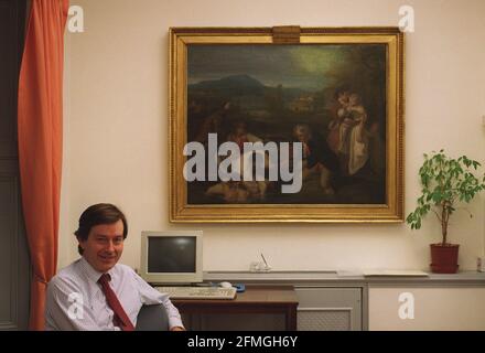 Stephen Dorrell Secrétaire d'État à la Santé dans son bureau. Banque D'Images