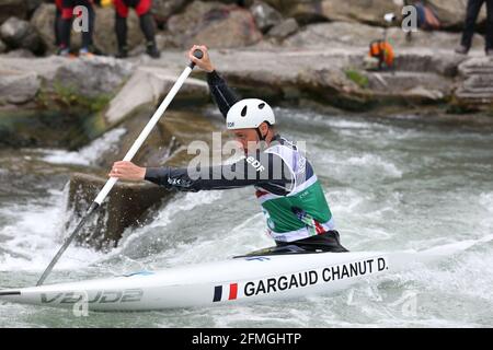 Ivrea, Italie. 09e mai 2021. Le champion olympique en titre Denis GARGAUD CHANUT de France remporte le Canoe Slalom C1 Men des Championnats d'Europe à Ivrea, en Italie. Cependant, il ne sera pas sélectionné pour les Jeux Olympiques de Tokyo 2020 à venir car les procès français ont déjà eu lieu et il n'y a pas placé le premier crédit: Mickael Chavet/Alamy Live News Banque D'Images