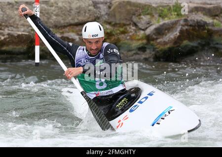 Ivrea, Italie. 09e mai 2021. Le champion olympique en titre Denis GARGAUD CHANUT de France remporte le Canoe Slalom C1 Men des Championnats d'Europe à Ivrea, en Italie. Cependant, il ne sera pas sélectionné pour les Jeux Olympiques de Tokyo 2020 à venir car les procès français ont déjà eu lieu et il n'y a pas placé le premier crédit: Mickael Chavet/Alamy Live News Banque D'Images