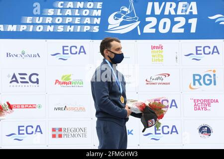 Ivrea, Italie. 09e mai 2021. Le champion olympique en titre Denis GARGAUD CHANUT de France remporte le Canoe Slalom C1 Men des Championnats d'Europe à Ivrea, en Italie. Cependant, il ne sera pas sélectionné pour les Jeux Olympiques de Tokyo 2020 à venir car les procès français ont déjà eu lieu et il n'y a pas placé le premier crédit: Mickael Chavet/Alamy Live News Banque D'Images