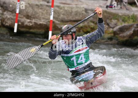 Ivrea, Italie. 09e mai 2021. Raffaello IVALDI, d'Italie, se place quatrième dans le Canoe Slalom C1 Men des Championnats d'Europe à Ivrea, Italie. Credit: Mickael Chavet/Alamy Live News Banque D'Images