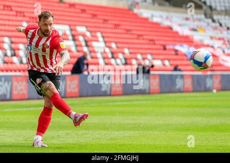 Sunderland, Royaume-Uni. 09e mai 2021. Chris Maguire #7 de Sunderland traverse le ballon à Sunderland, au Royaume-Uni, le 5/9/2021. (Photo par IAM Burn/News Images/Sipa USA) crédit: SIPA USA/Alay Live News Banque D'Images