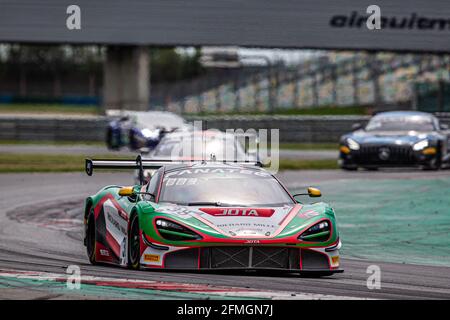 38 Wilkinson Oliver (gbr), Barnicoat Ben (gbr), Jota, McLaren 720 S GT3, action lors de la 2ème partie du Fanatec GT World Challenge Europe 2021 Powered by AWS, du 6 au 9 mai 2021 sur le circuit de Nevers Magny-cours, Magny-cours, France - photo Clément / DPPI Luck Banque D'Images