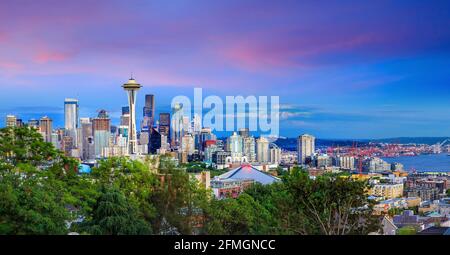 Seattle skyline panorama au coucher du soleil vu de Kerry Park, Seattle, WA Banque D'Images