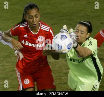 Barueri, Brésil. 08 mai 2021. Action pendant le match de football de la Ligue brésilienne des femmes (Campeonato Brasileiro Femenino) entre Sao Paulo et Internacional à l'Arena Barueri à Sao Paulo, Brésil. Crédit: SPP Sport presse photo. /Alamy Live News Banque D'Images