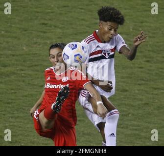 Barueri, Brésil. 08 mai 2021. Action pendant le match de football de la Ligue brésilienne des femmes (Campeonato Brasileiro Femenino) entre Sao Paulo et Internacional à l'Arena Barueri à Sao Paulo, Brésil. Crédit: SPP Sport presse photo. /Alamy Live News Banque D'Images